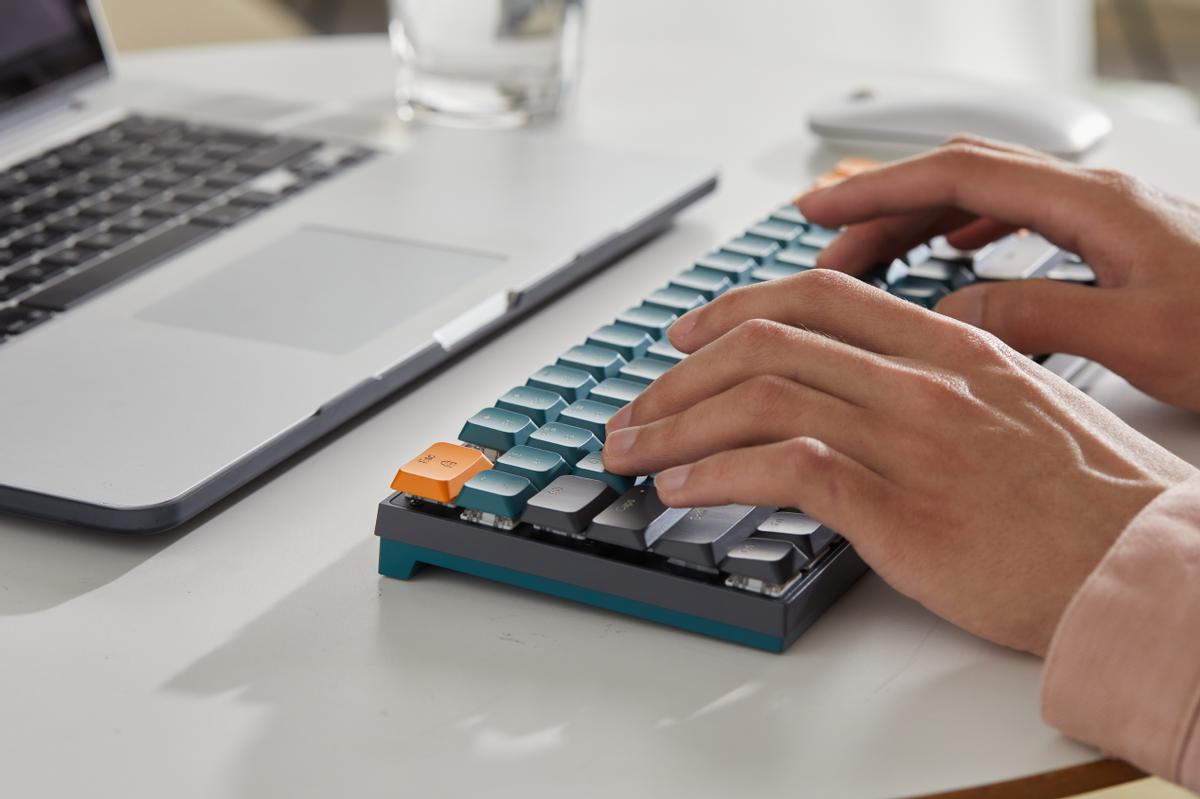 推荐一款新手使用的青轴机械键盘,青轴双模式机械键盘推荐