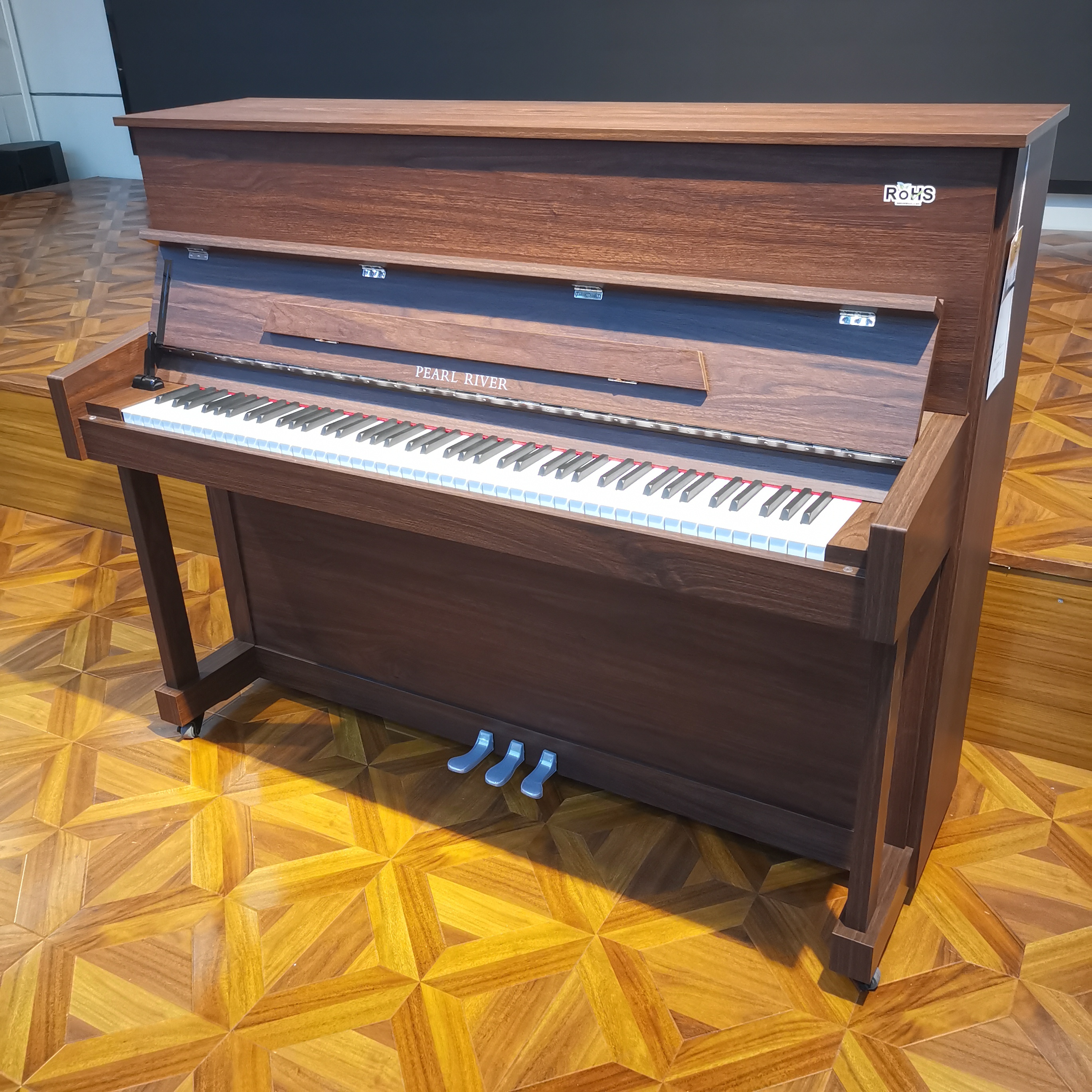 手握一百万买什么,1到2万购买钢琴什么牌子的好