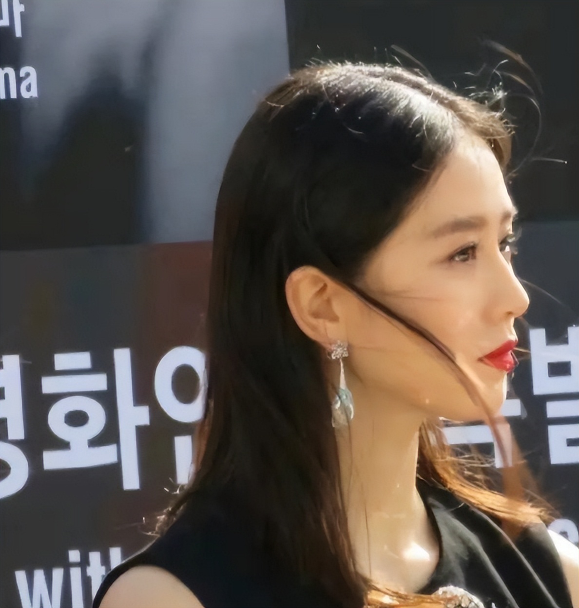 娱乐圈塌鼻子宽鼻翼好看的女明星,塌鼻子也能美出圈