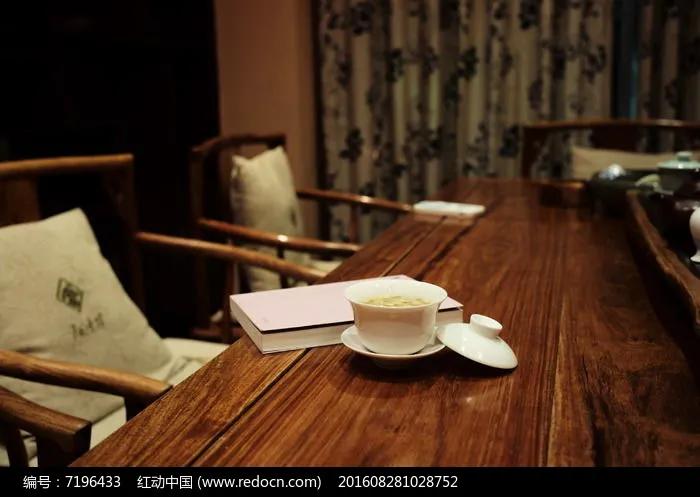 一书一茶一静谧一花一木一世界,一茶一书一静谧文案