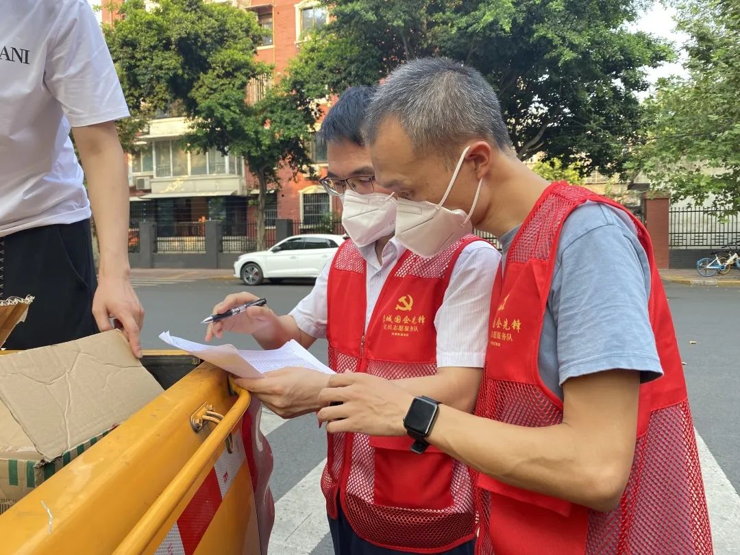 找到了，他叫杨磊！