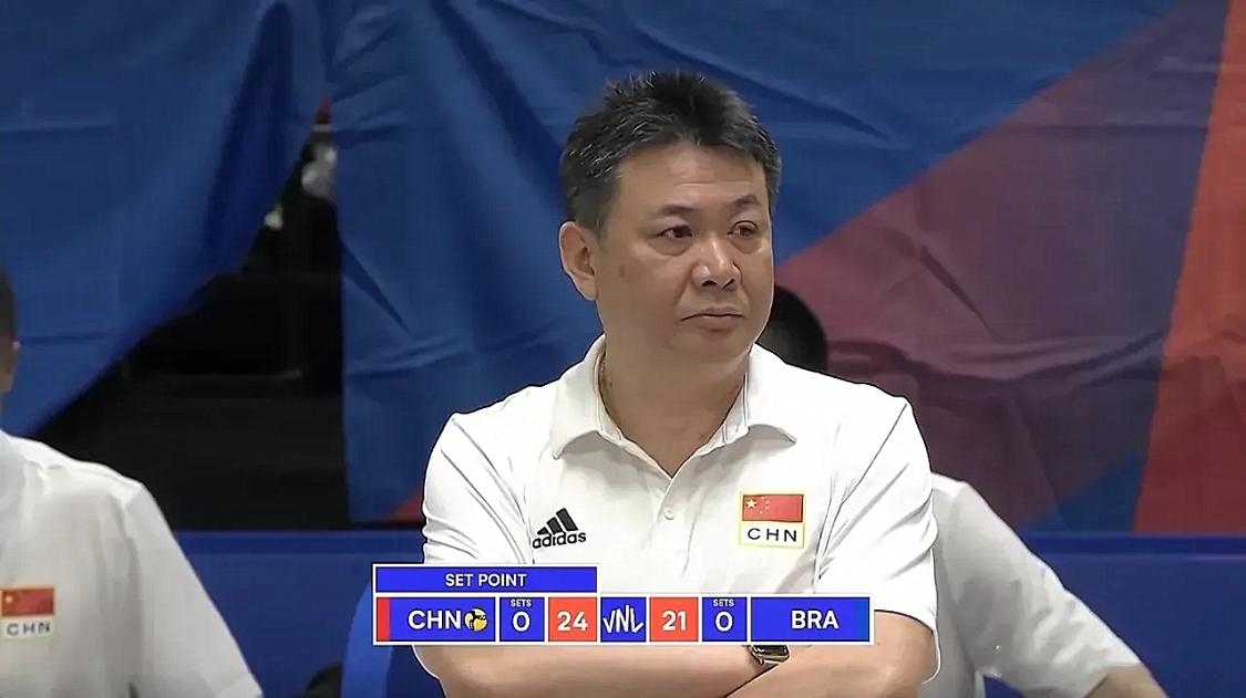 输不起？日本教练推卸责任！说出被中国女排横扫原因，身高是关键