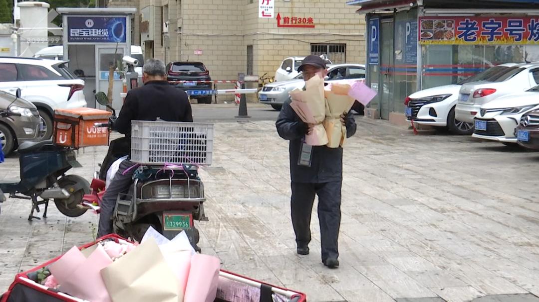 鲜花蛋糕香槟玫瑰,鲜花蛋糕感恩有你