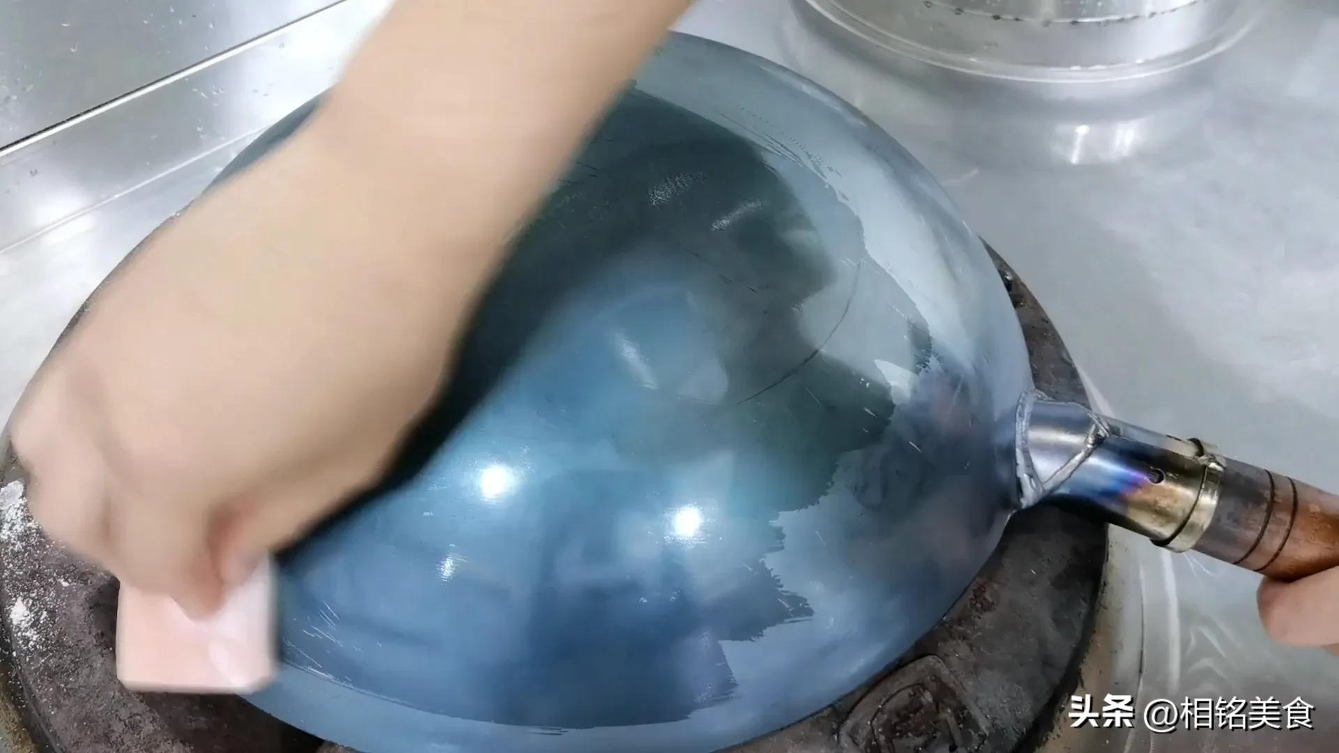 新铁锅怎样开锅小妙招视频,不粘锅的铁锅最佳开锅方法
