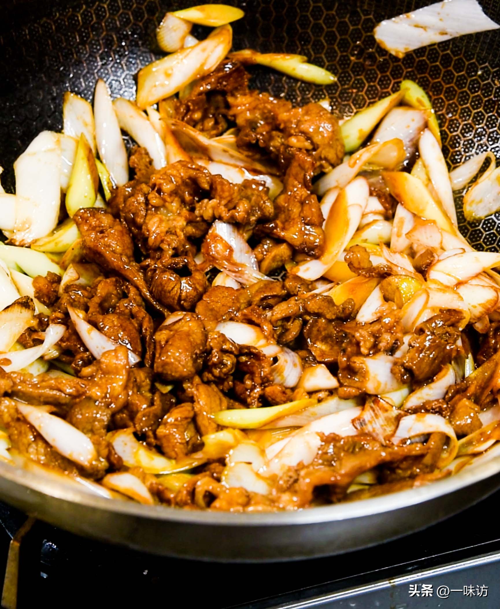 经典葱爆羊肉的正宗做法,葱爆羊肉在家怎么做肉质鲜嫩不膻