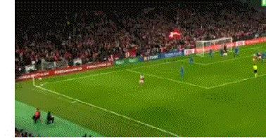 小哈兰德破门,小哈兰德任意球