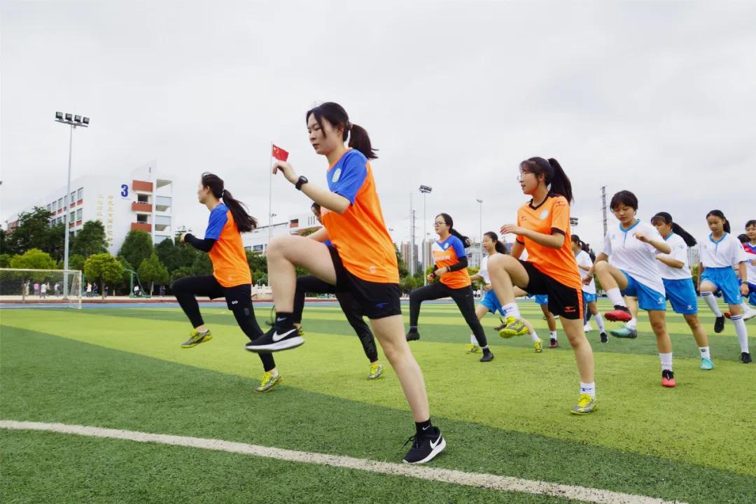 15岁青少年怎样进入足球青训,青少年足球运动员的出路