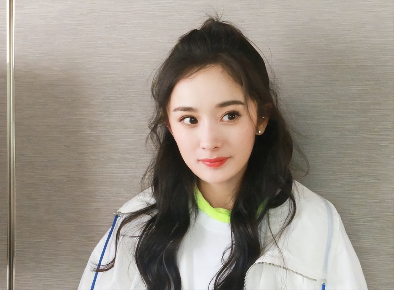 鞠婧祎杨幂迪丽热巴刘亦菲视频,杨幂演戏抿嘴小动作