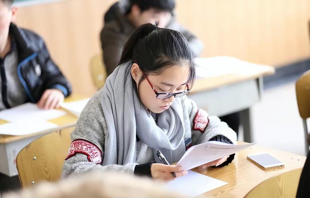 要啥自行车啊——从教师工资被降引发“欢呼声”，看教师地位变更