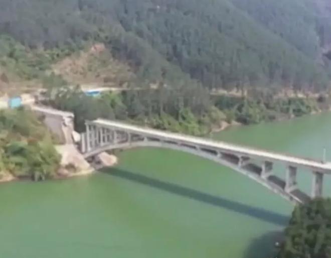 广西今年坍塌的大桥在什么地方,广西大桥坍塌最新消息