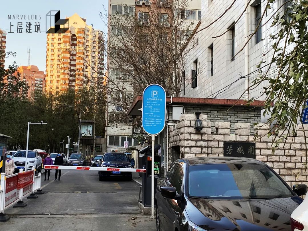 曾经的豪华别墅沦落成这样,曾经的豪宅别墅如今荒无人烟