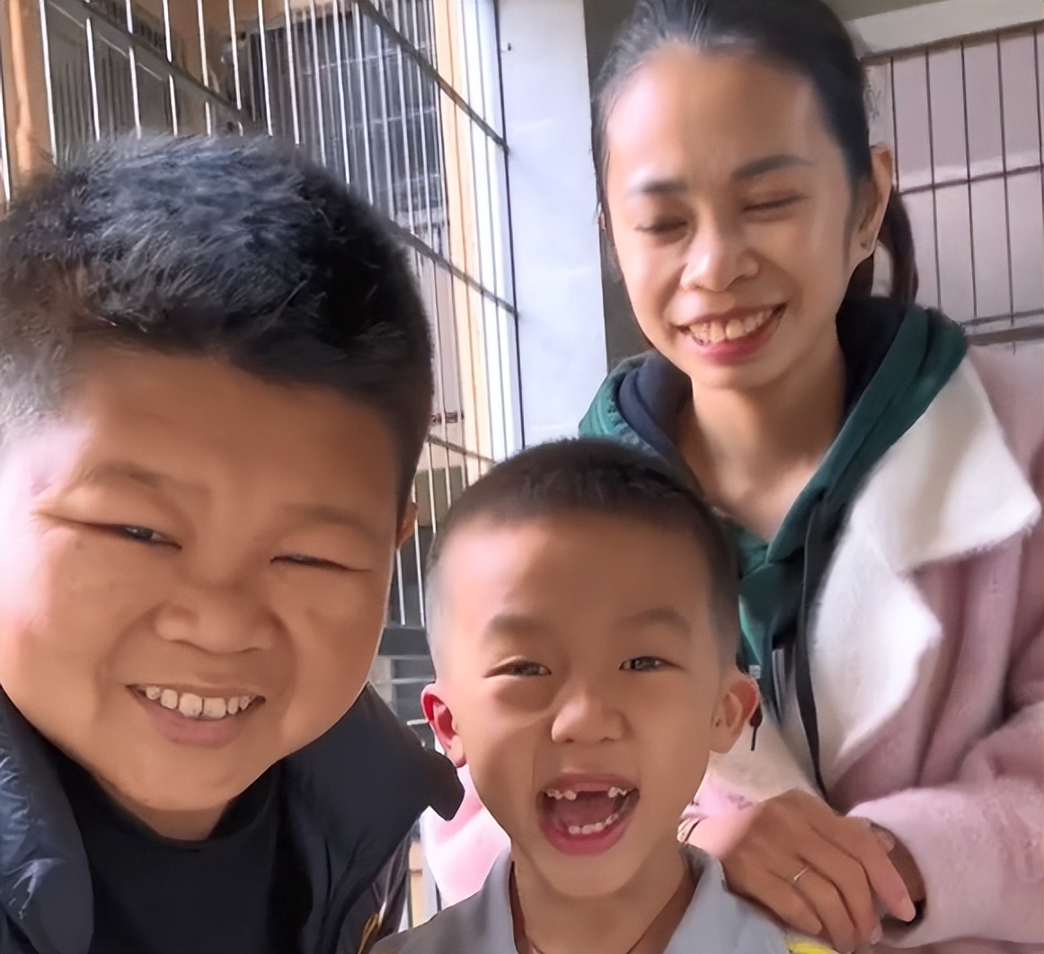 网红小六正面解释团队解散:无力承担员工开支,却被骂咎由自取