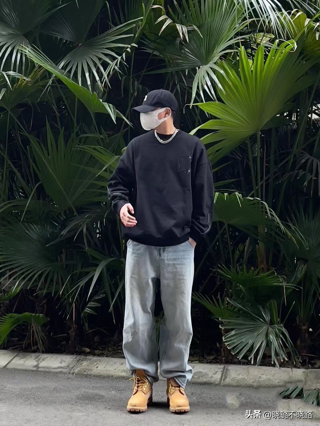 男生今年流行的裤脚穿搭,男生裤脚扎进袜子的穿搭