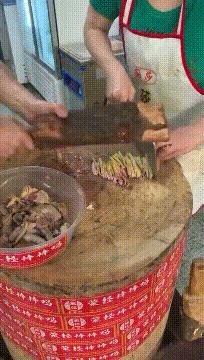 女朋友平胸该怎么安慰她,女朋友平胸该怎么安慰