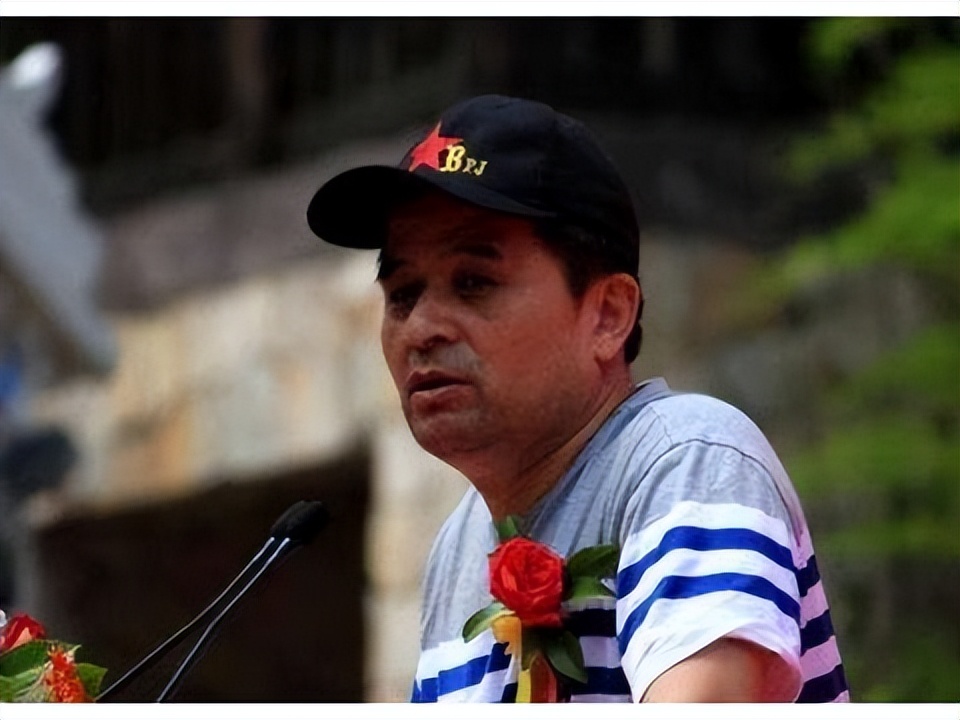 从央视名嘴到无名大爷,从无名到高朋满座郭德纲