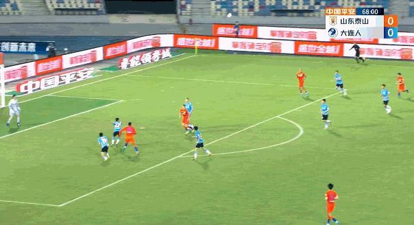 费莱尼在英超打中后卫,山东泰山5-1河南队赛后费莱尼谢场