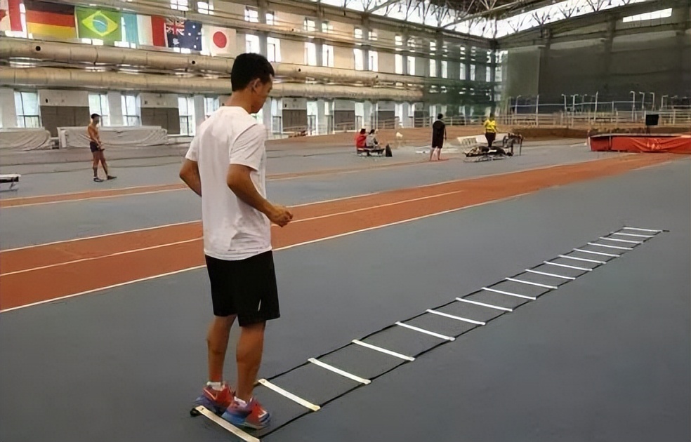 羽毛球专项灵敏步伐训练,羽毛球专项灵敏步法训练