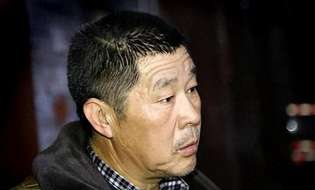 丈夫沉迷打牌老婆又打又骂,丈夫沉迷麻将妻子赶过去一看