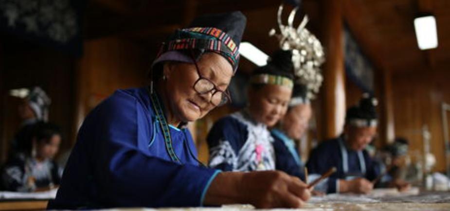 男子也能成为绣花郎！他靠一根绣花针就能带领乡亲们脱贫致富！