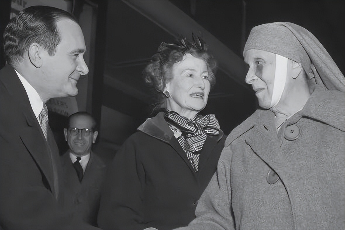 菲利普亲王的苦命母亲,菲利普亲王苦命却伟大的母亲