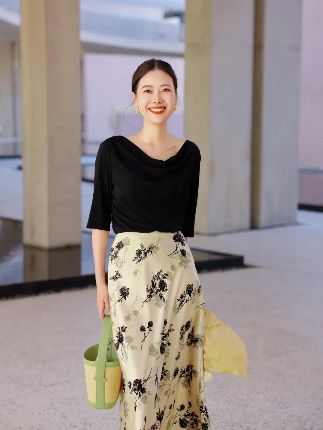 55岁减龄穿什么裙子好看,碎花裙子怎么穿才不显老