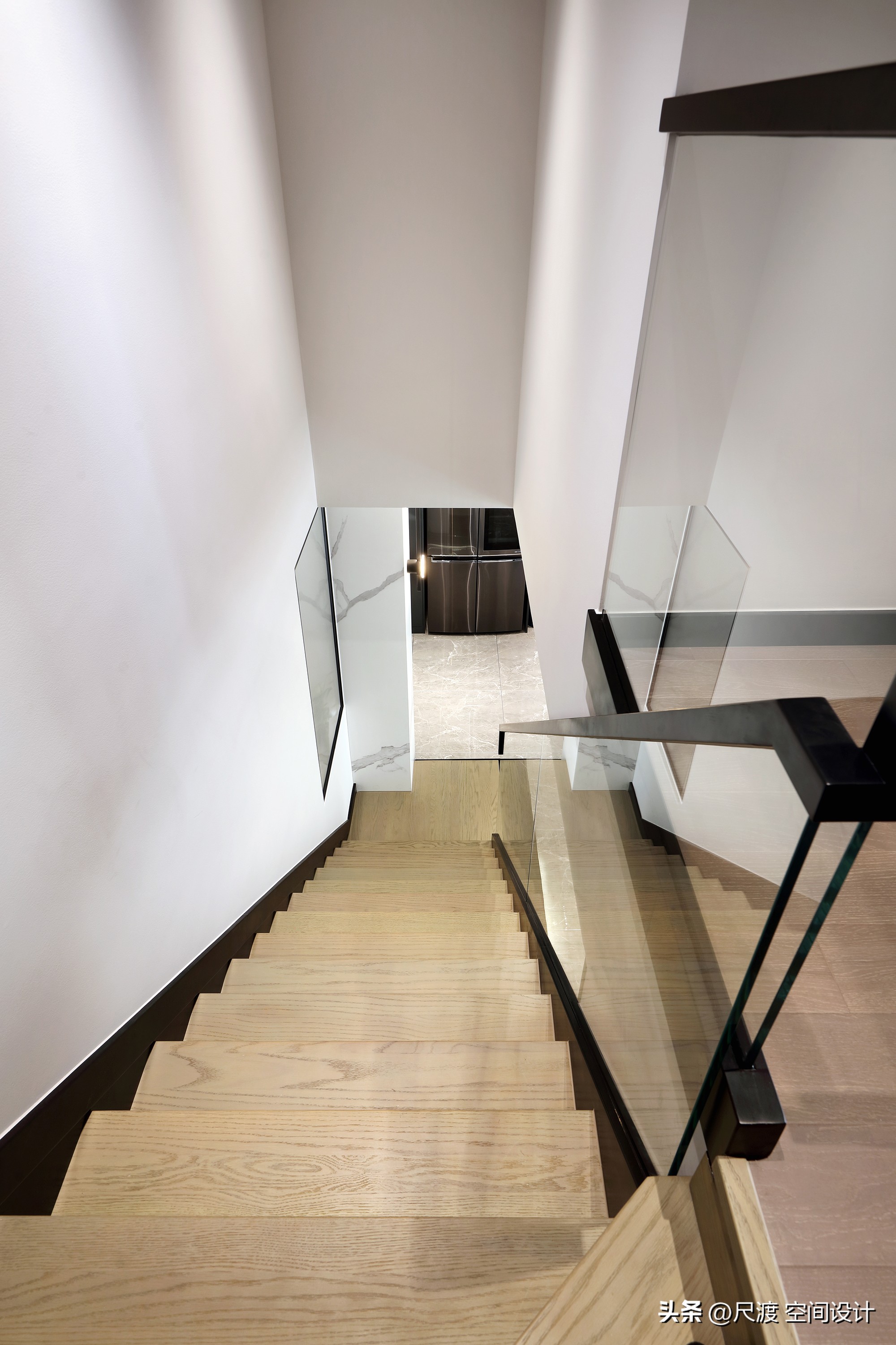 经典的黑白灰风格,高级耐看的极简黑白灰