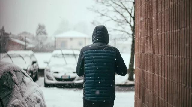 羽绒服买品牌好还是一般的好,内行人眼中的羽绒服