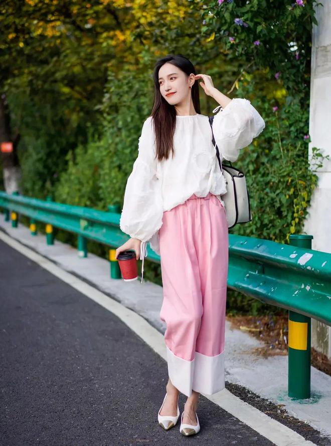 如何穿粉色才能温柔又高级,夏季穿它满满高级感