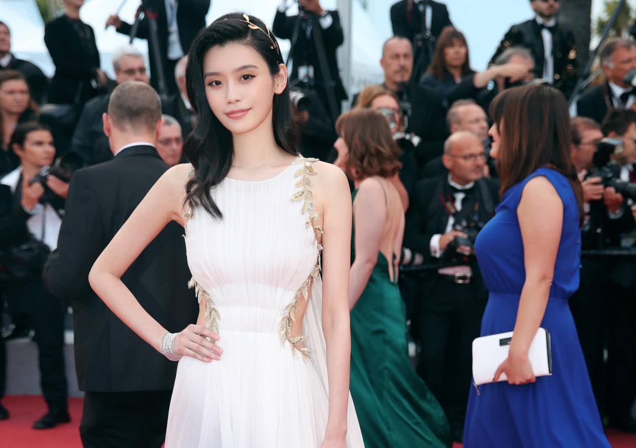 奚梦瑶：母凭子贵嫁豪门，与窦骁绯闻惹争议，她能否坐稳贵妃之路