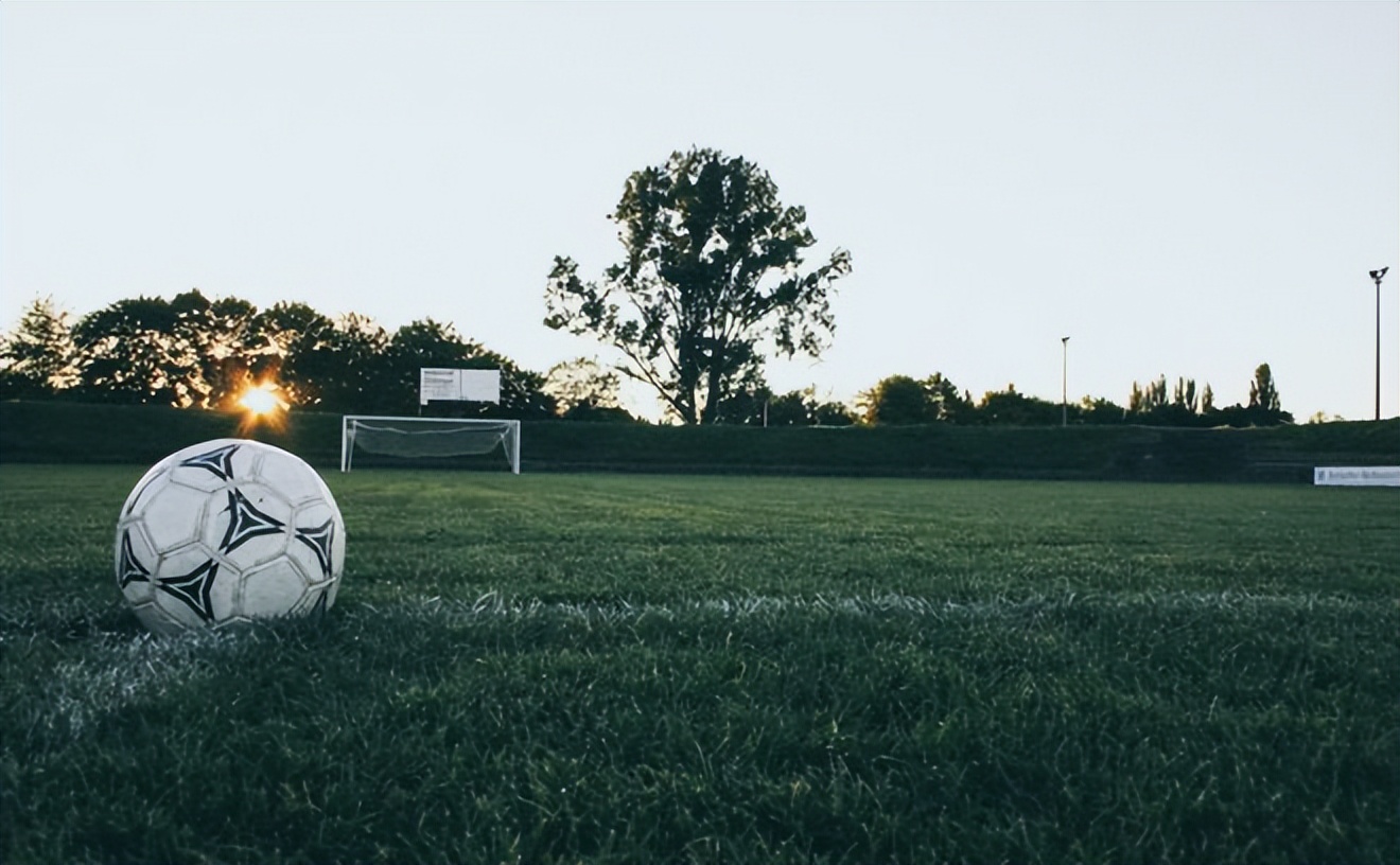 靠足球每月收入上万,世界杯20元赚500万