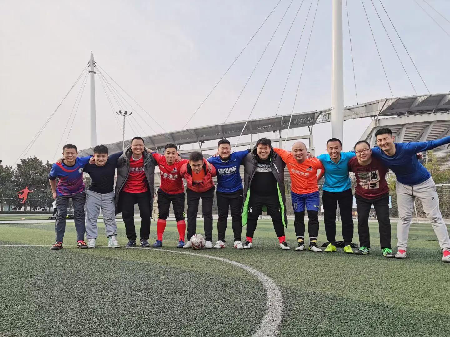 足球点燃了我的青春,足球承载着我的青春