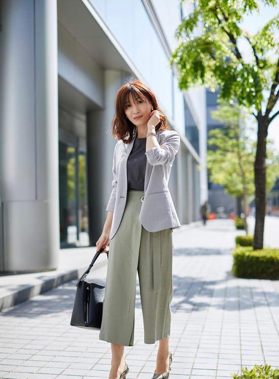 50岁女士头发稀少怎么扎好看,50多岁的短头发扎什么样子好看