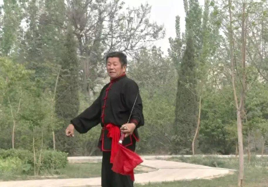 乡村人物传奇：三爷打了地主崽子后便加入八路军，成为抗日英雄！