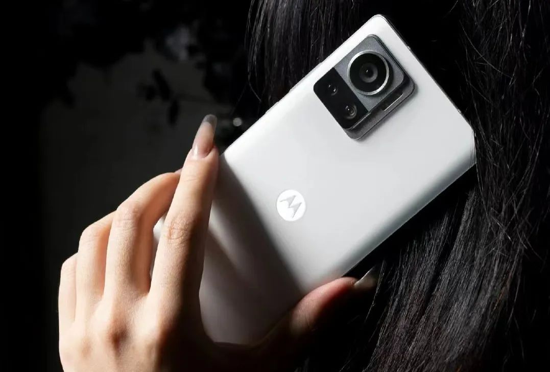 2000元选旧旗舰还是新的中端手机,不到2000元的三款旗舰