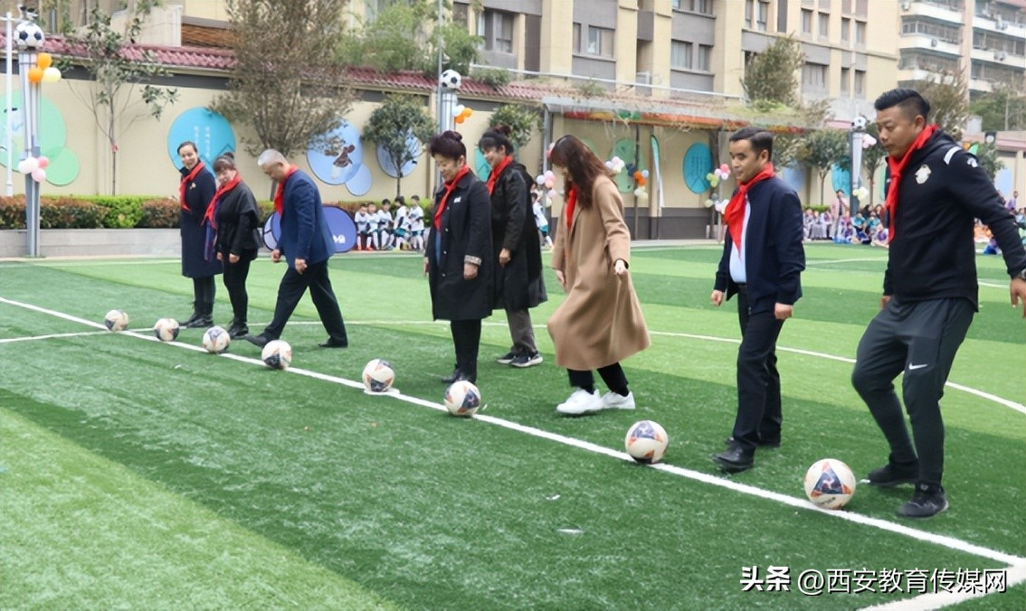 大学南路小学朱雀分校举办了首届“朱雀杯”校园足球联赛