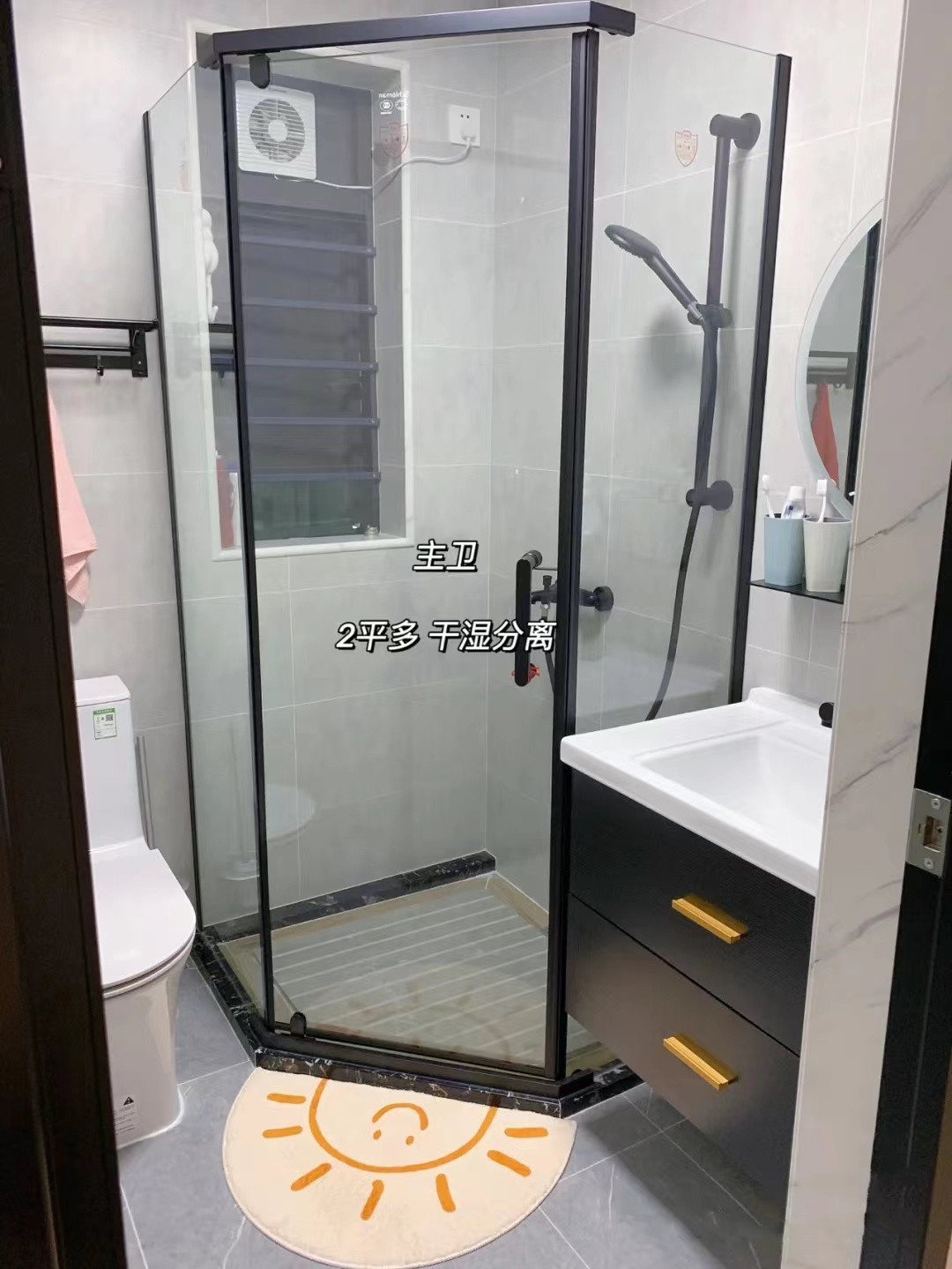 小户型进门鞋柜装修效果图大全,极简老房进门鞋柜简单大气