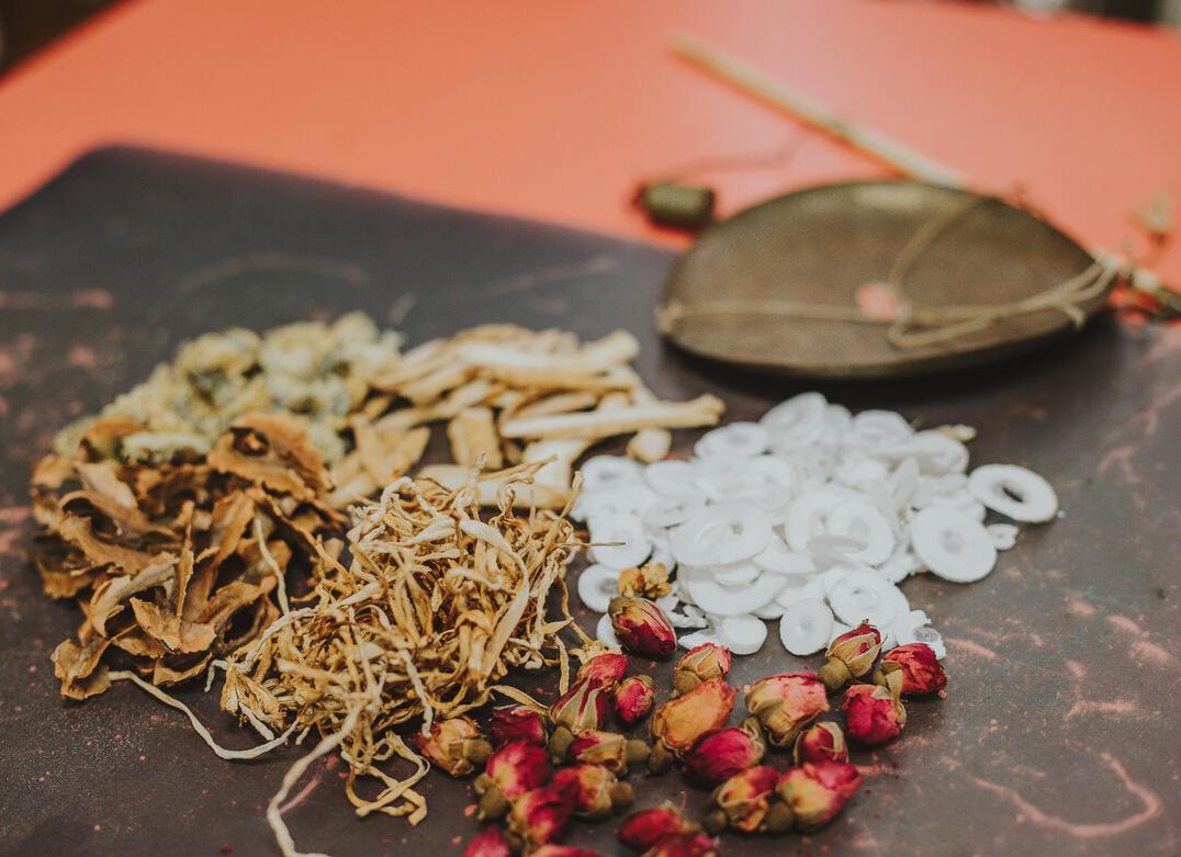 从《伤寒杂病论》中治疗肾病的经方诠释中药四气五味理论