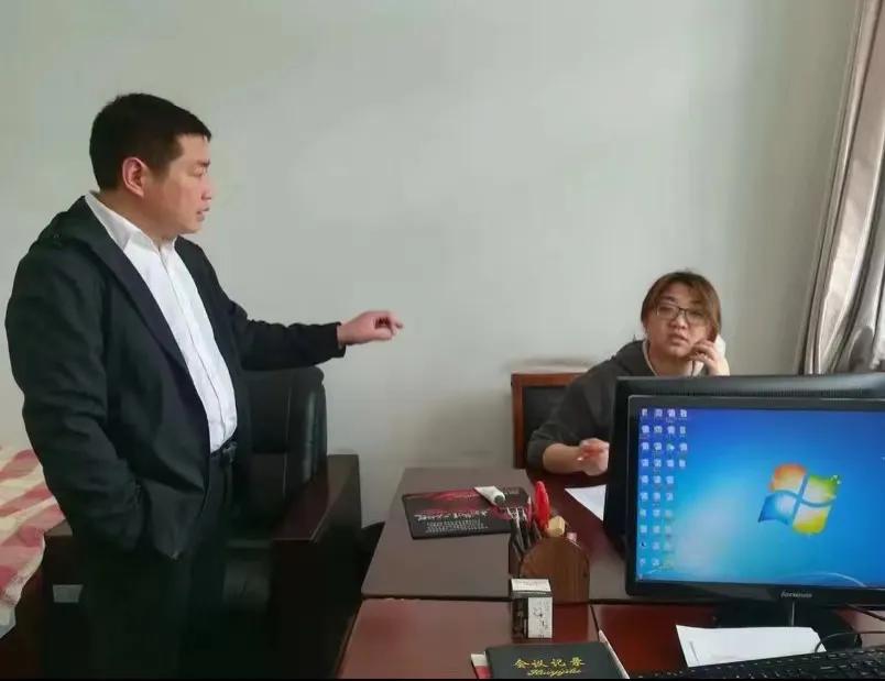 52年出生的老人退休金有多少,48岁大哥每月收入