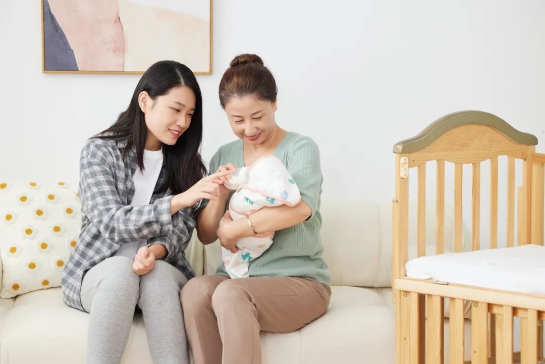 宝妈产后总冒汗怎么回事,产后妈妈畏寒怕冷怎么回事