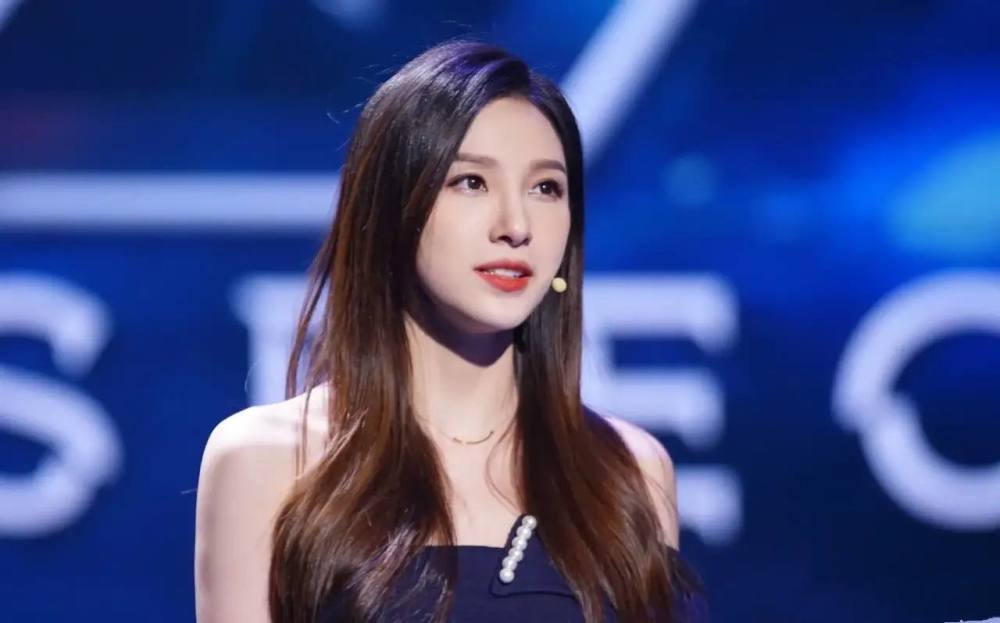 虎年春晚主持人中小撒深受观众喜爱，新加入的女主持人是谁？