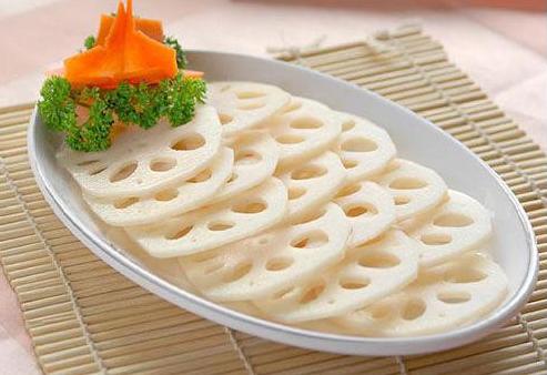 天气闷热你要记得多喝水防中暑,天气热了三步解暑方法