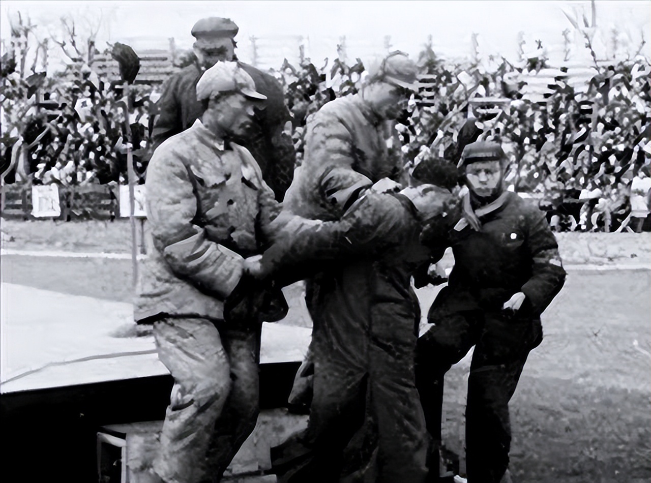 苏联专家给公安上课，突然被捕，局长笑言：老韩，我找你好苦