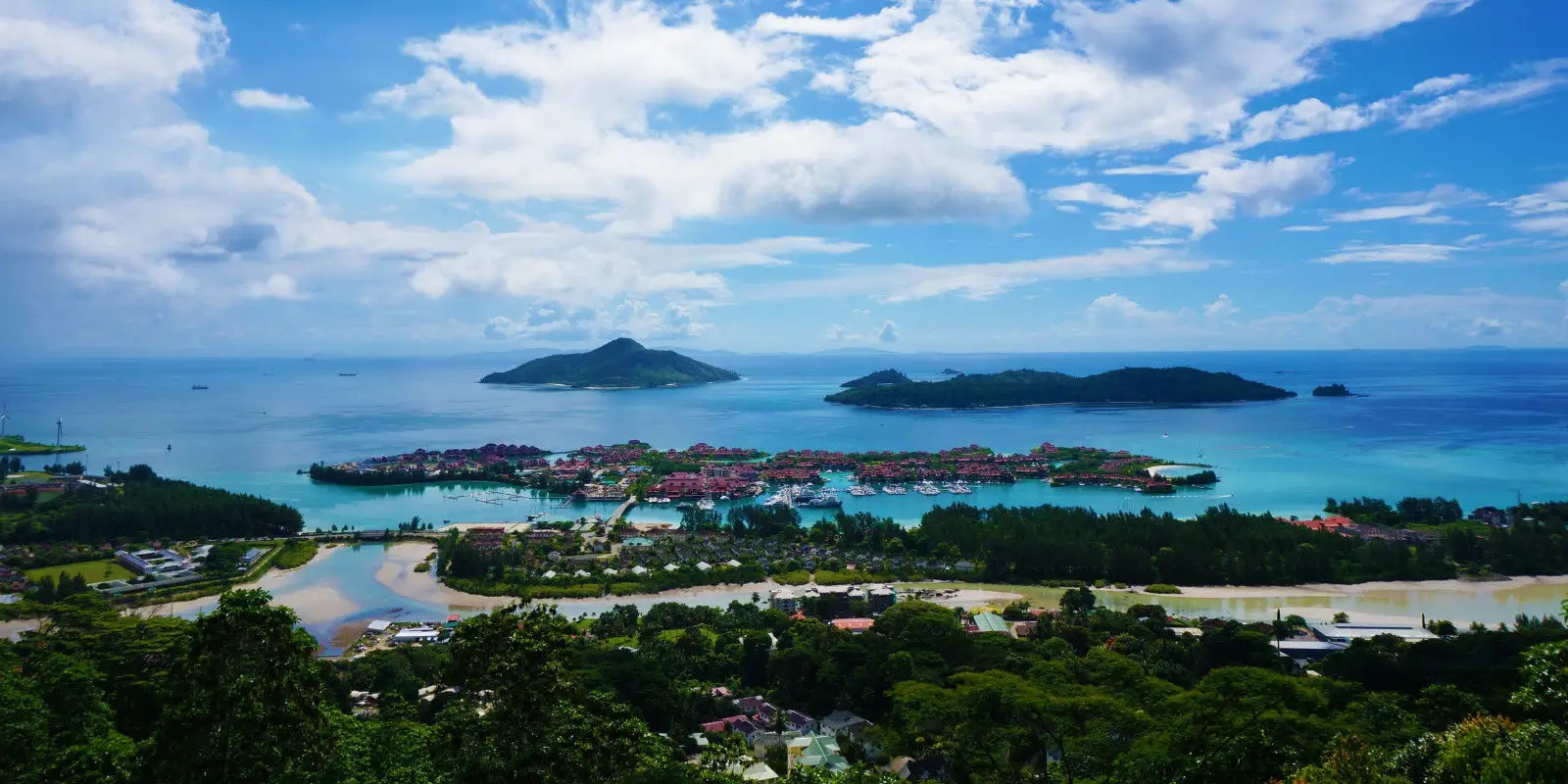 它是非洲最富有的国家，曾邀请中国在其领土建立军事基地