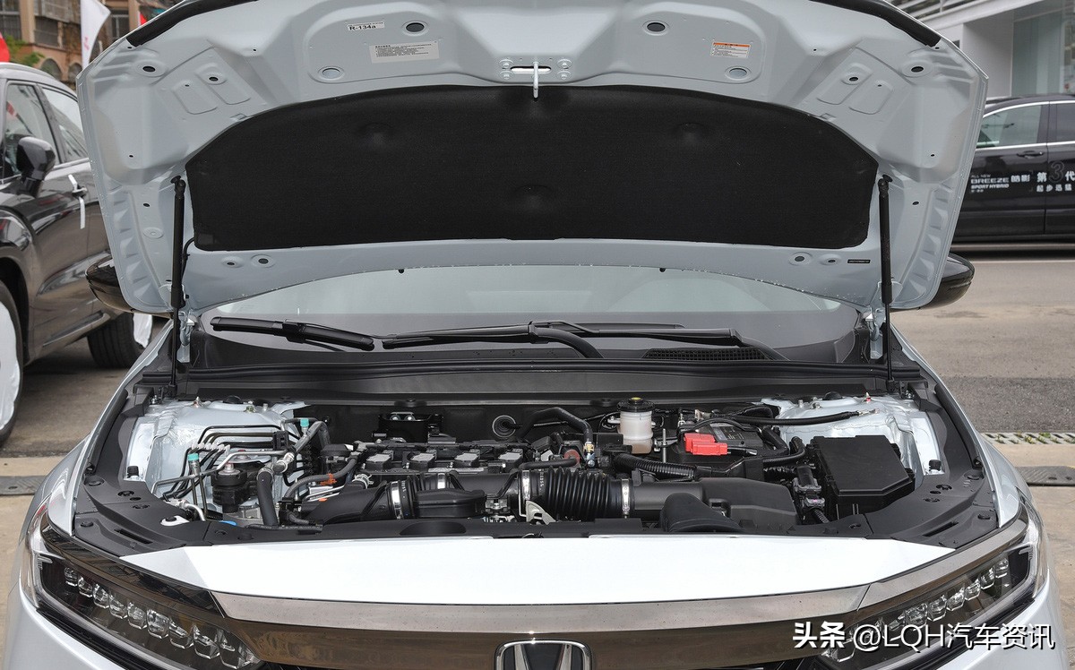 十万元能买到哪年的雅阁和凯美瑞,2016凯美瑞2.0和雅阁2.0选哪个好