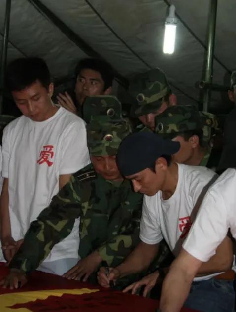 512香港赈灾晚会刘德华承诺,512汶川地震刘德华视频全过程