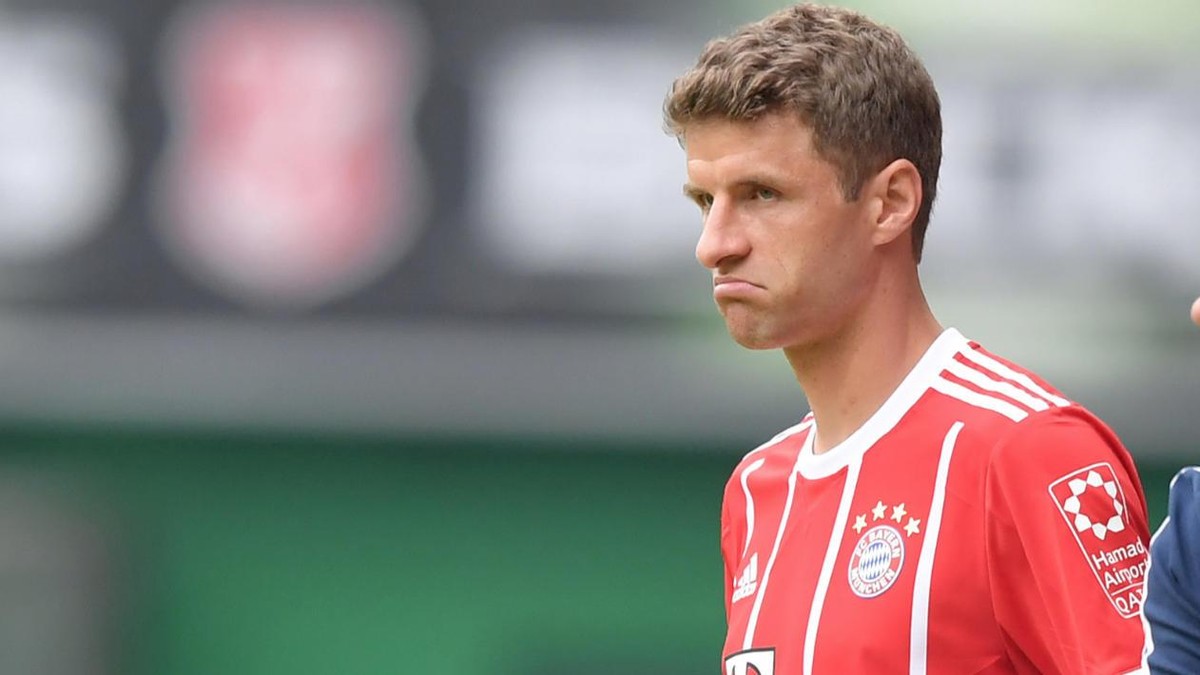 托马斯穆勒拜仁701场,莱万戴帽拜仁贝利穆勒