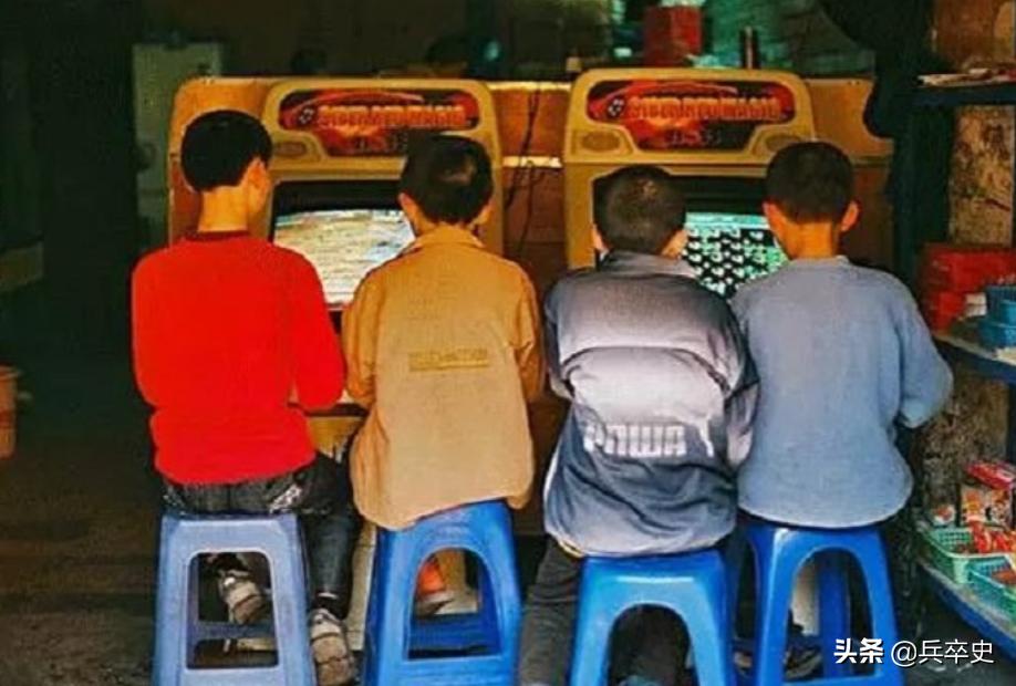 32岁小伙沉迷网络游戏死亡,网吧网瘾少年猝死的案例