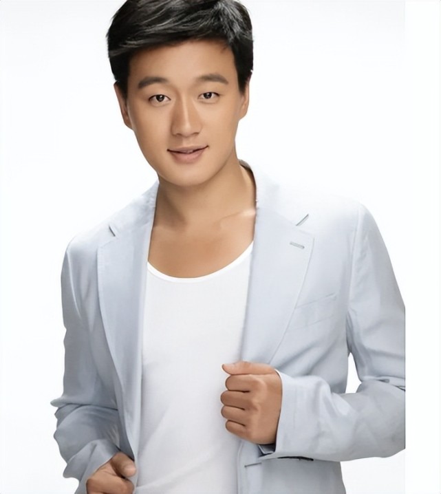 佟大为关悦结婚10周年,佟大为的妻子关悦比老公大多少