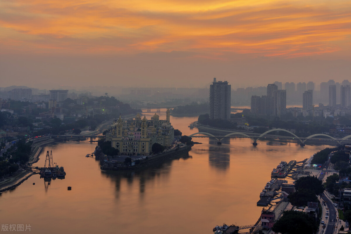 2023一线城市排名名单大连,30个二线城市排行