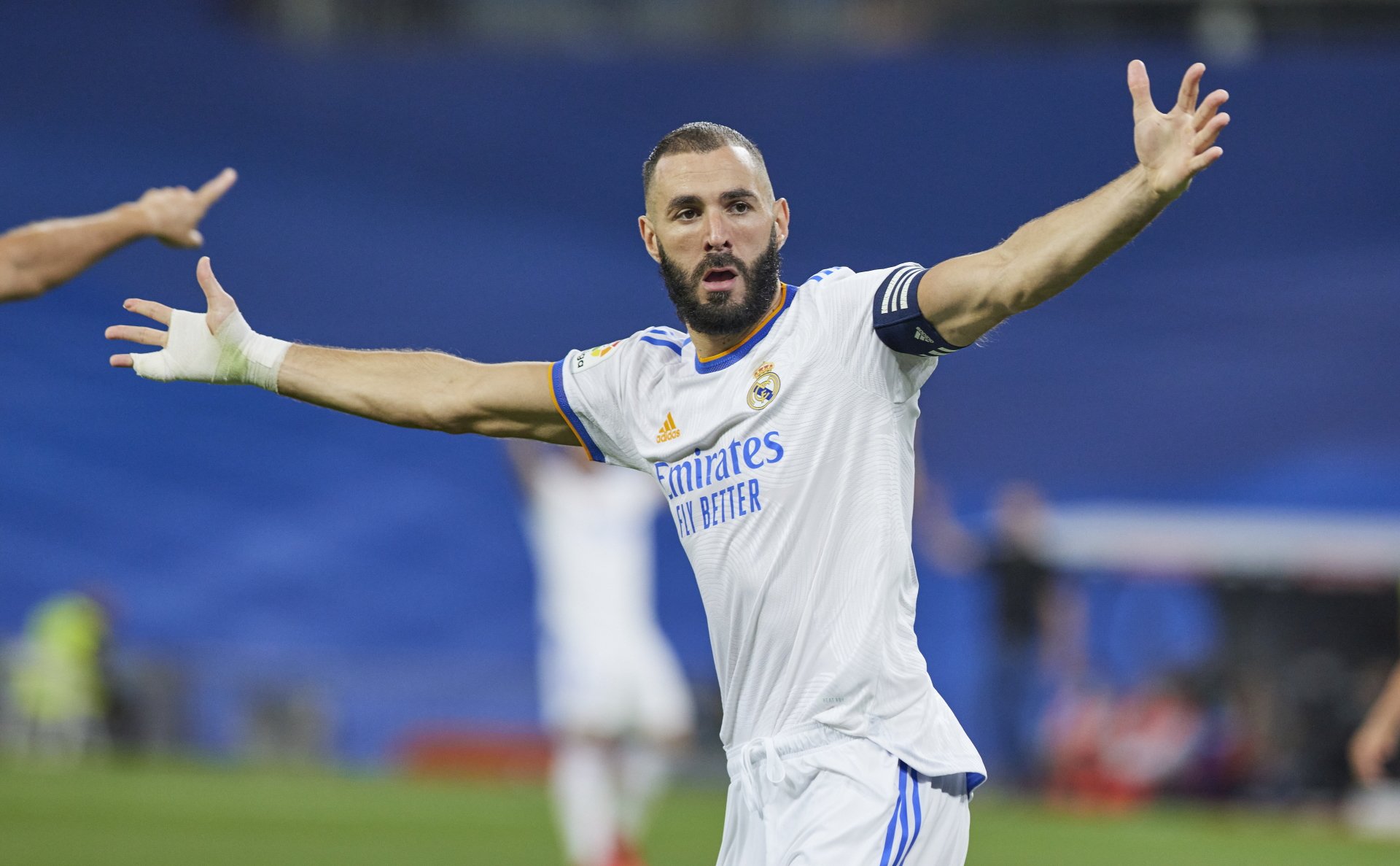 本泽马手上的绷带是什么绷带,本泽马的手绷带怎么打